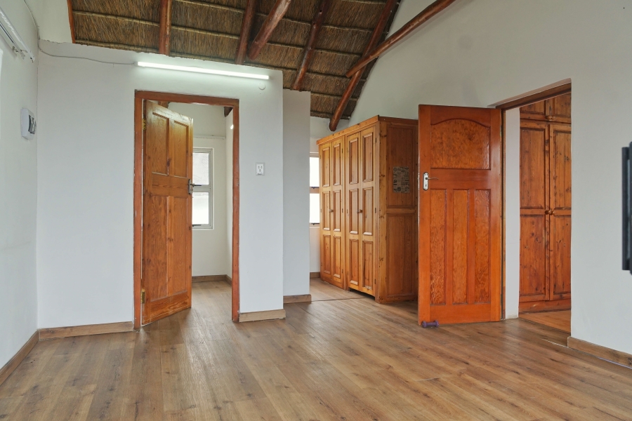 6 Bedroom Property for Sale in Cove Rock Eastern Cape